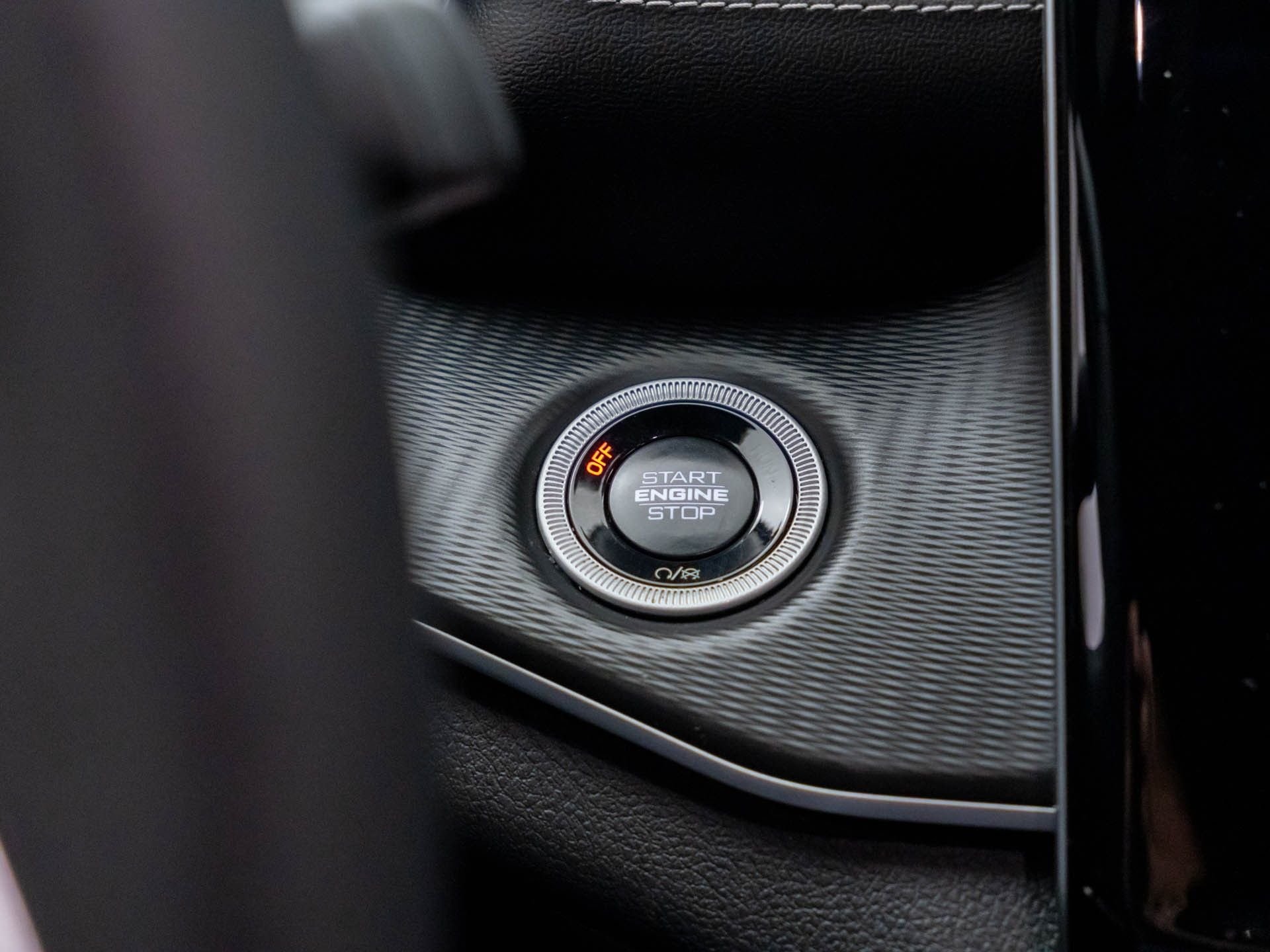 Used 2024 Black Jeep Altitude image 21
