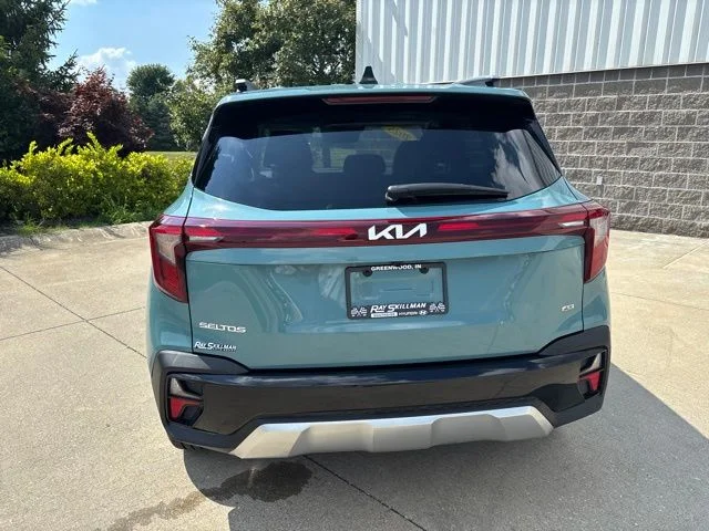 Used 2025 Blue Kia SX image 8