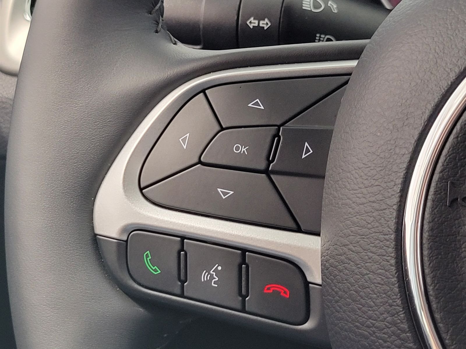 Used 2019 Silver Jeep Limited image 15