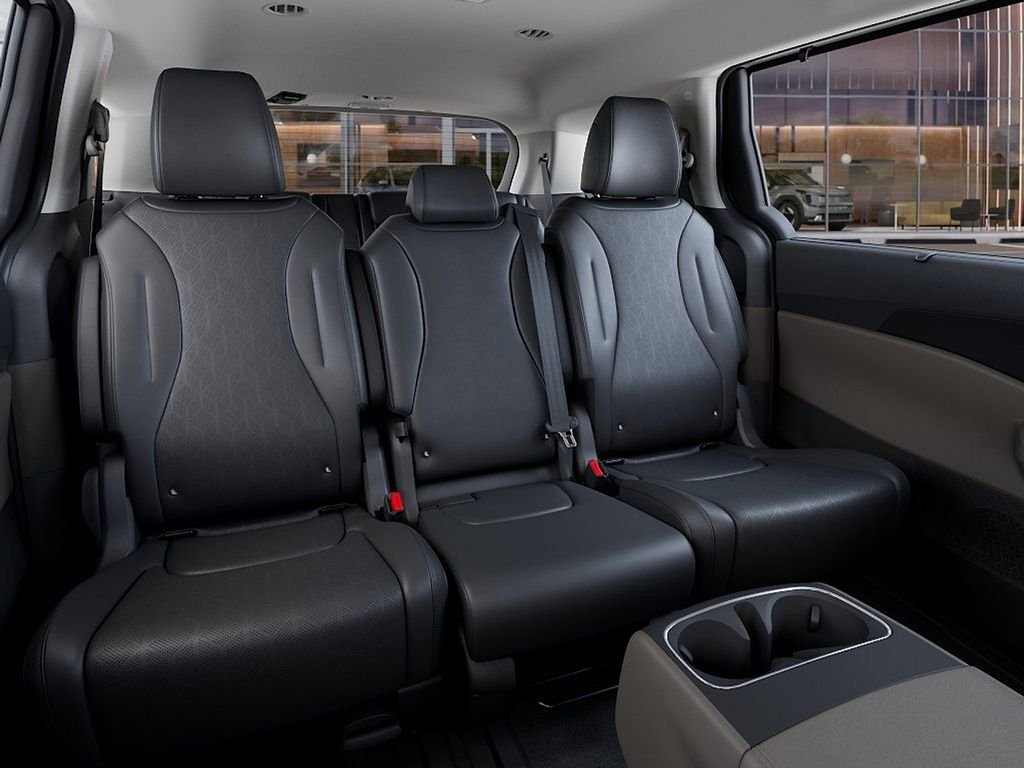 New 2026 Snow White Pearl Kia EX image 16
