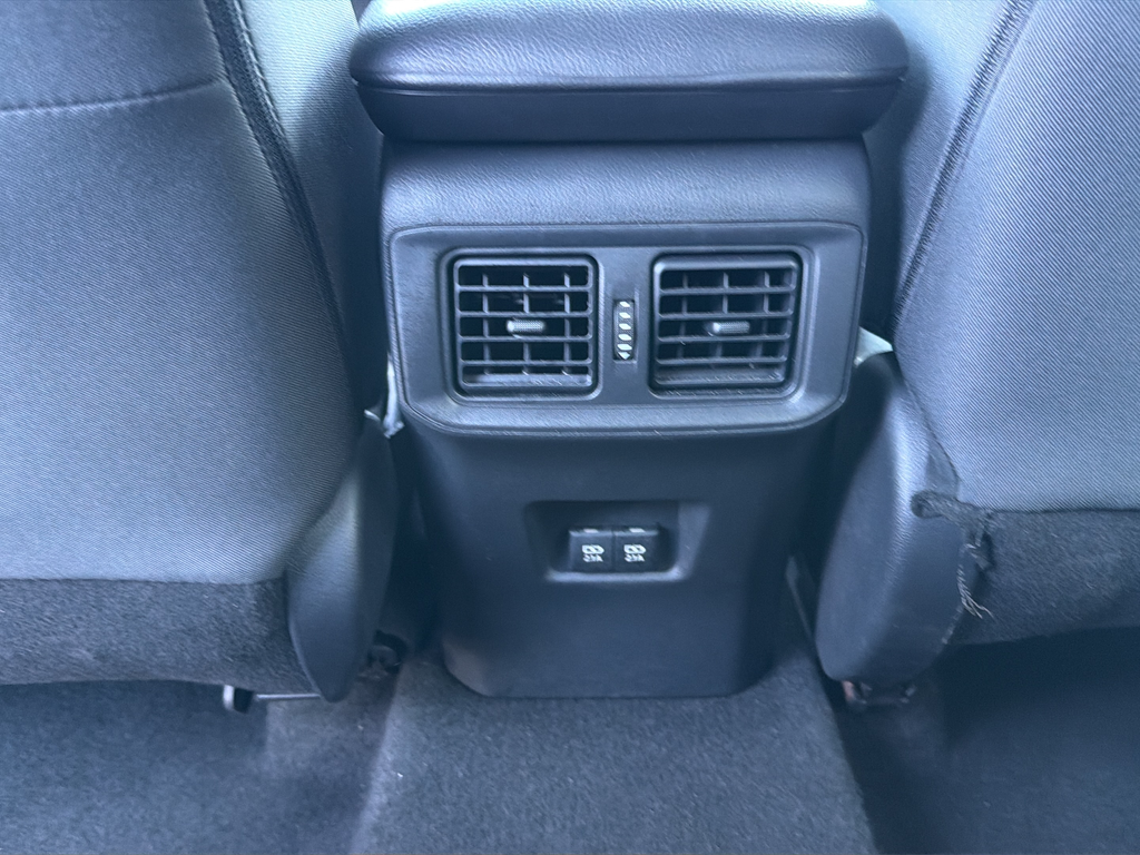 Used 2020 Silver Toyota XLE image 33