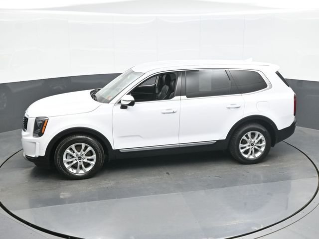 Used 2022 White Kia LX image 12