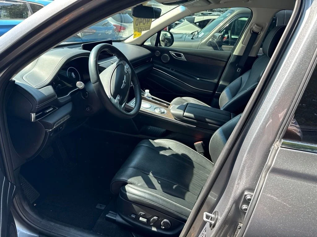 Used 2022 Silver Genesis 2.5T image 5