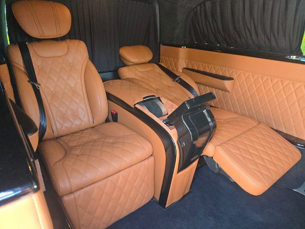 Used 2023  Mercedes-Benz Passenger image 18