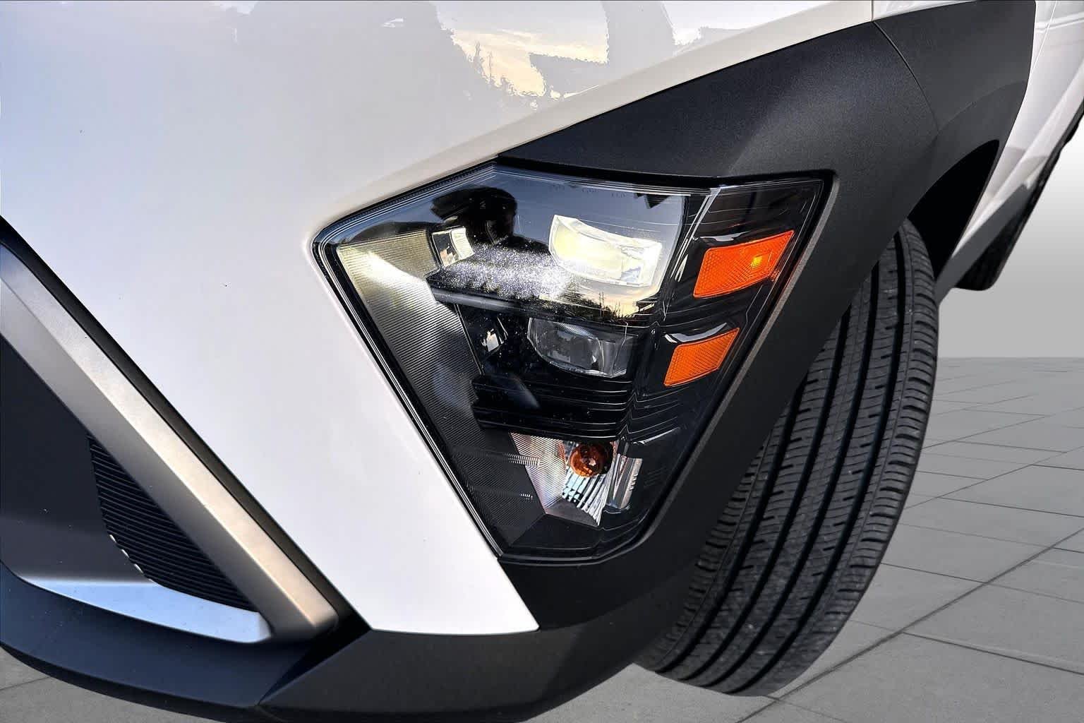 Used 2025 Atlas White Hyundai SEL image 26