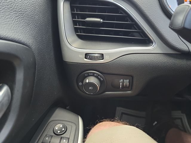 Used 2022 Gray Jeep X image 20