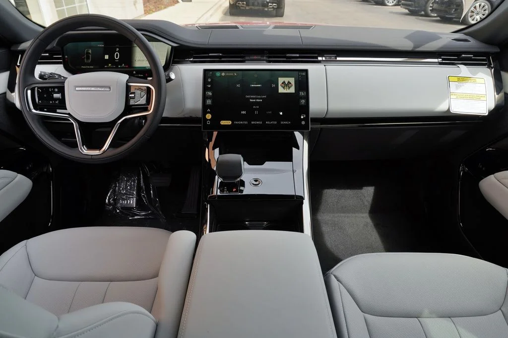 New 2026 Firenze Red Land Rover SE image 10