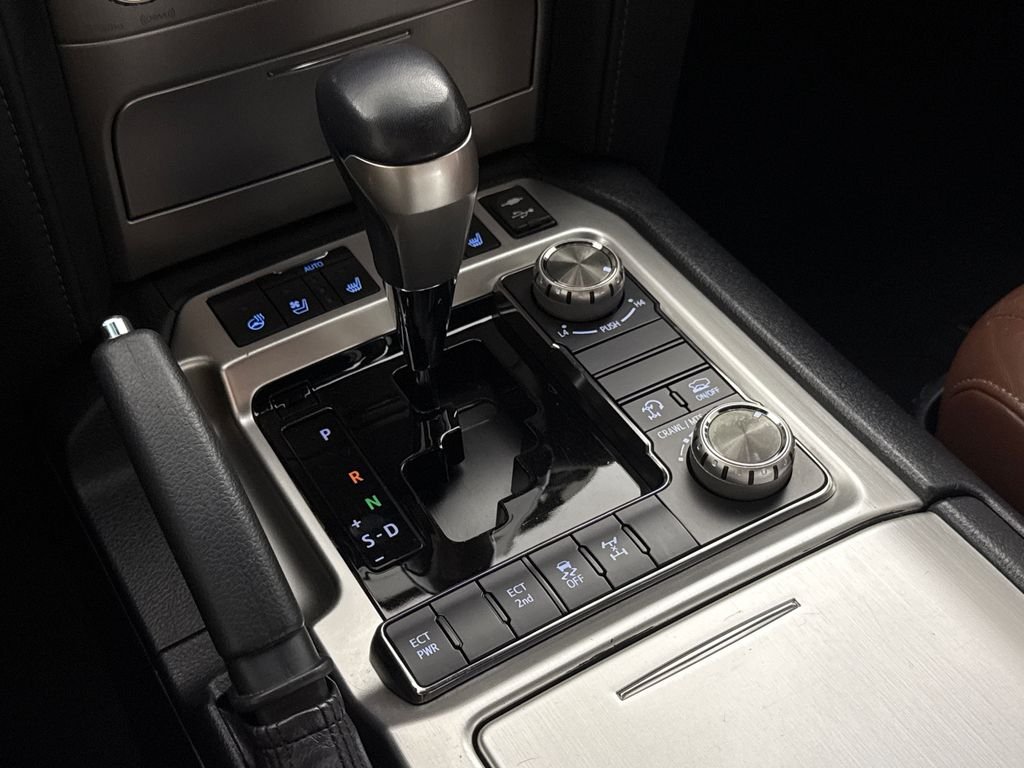 2019 Toyota Land Cruiser Base - Photo 18