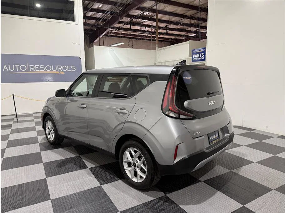 2023 Kia Soul LX - Photo 7