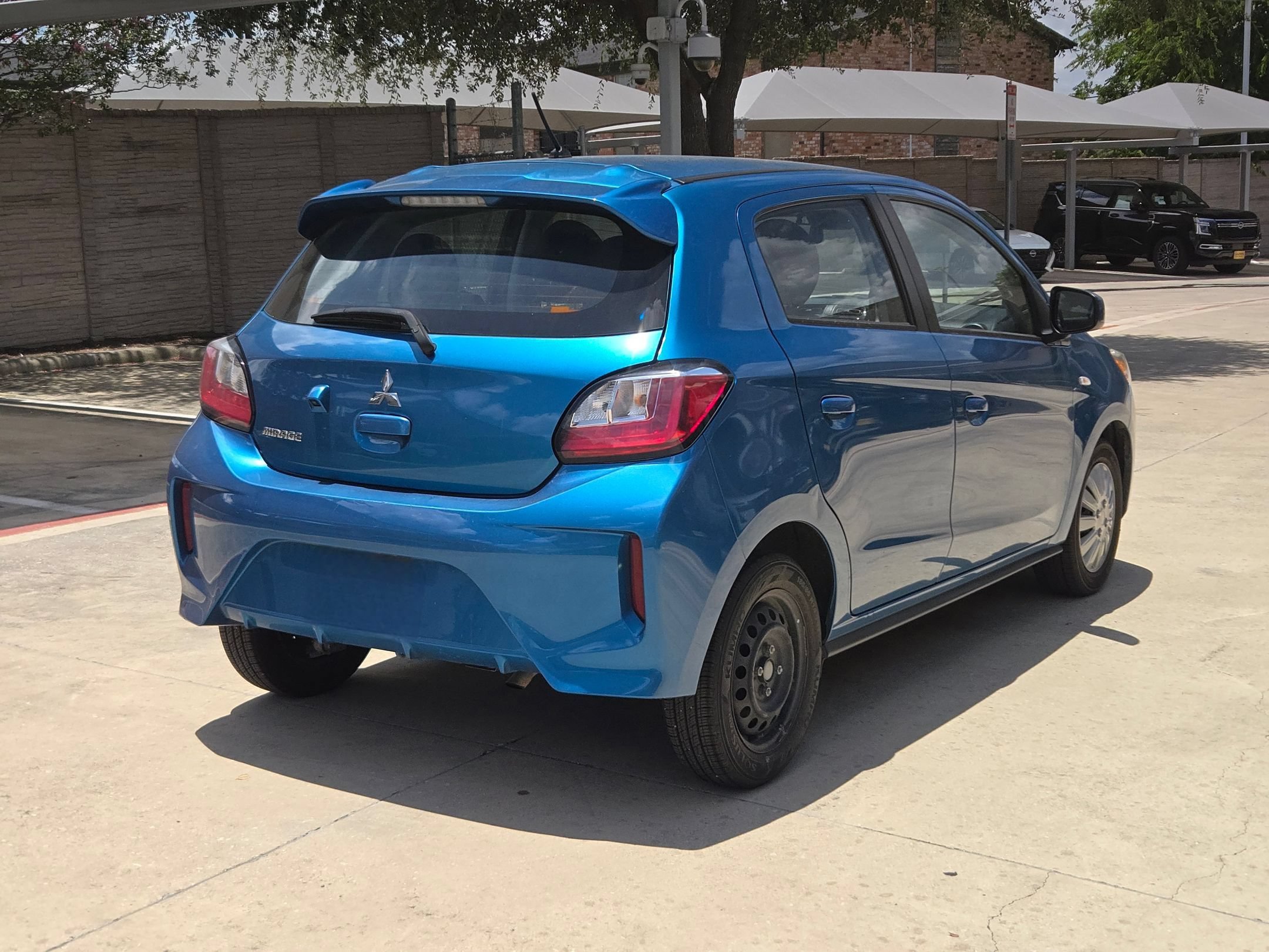Used 2024  Mitsubishi ES image 3