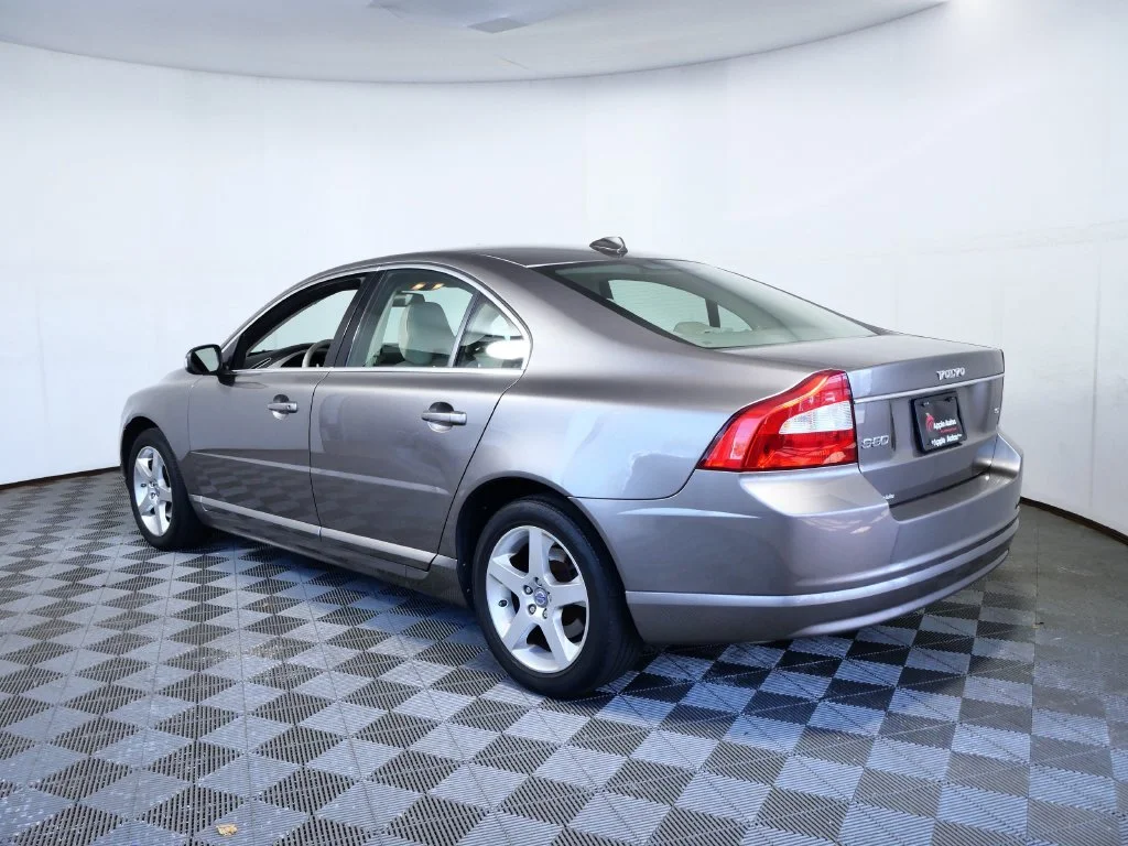 Used 2007  Volvo 3.2 image 4