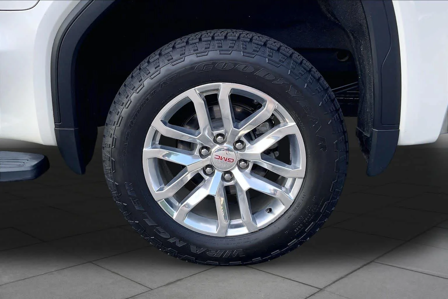 Used 2019 White Frost Tricoat GMC SLT image 10