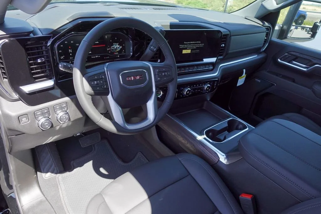 2025 GMC Sierra 2500HD SLT - Photo 14