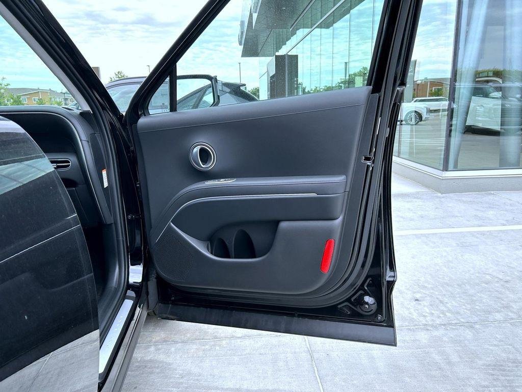 New 2026 Black Hyundai SEL Premium 8P image 16