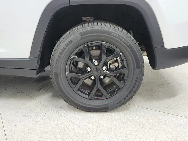Used 2024 White Jeep Altitude image 13