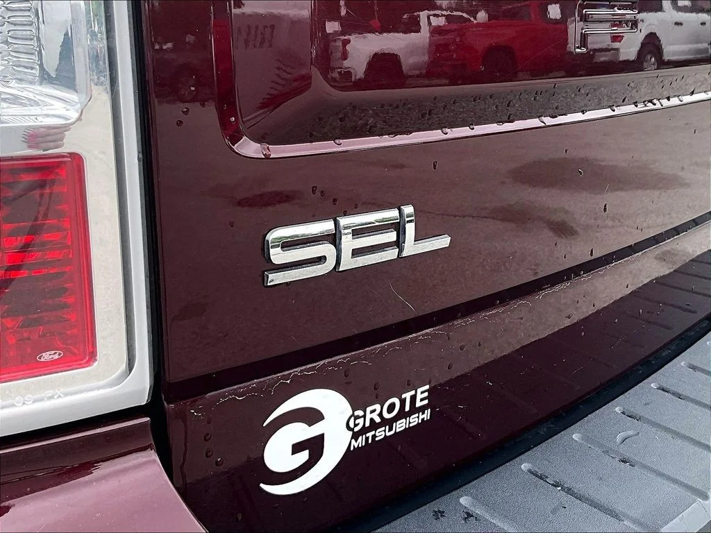 Used 2018 Red Ford SEL image 9