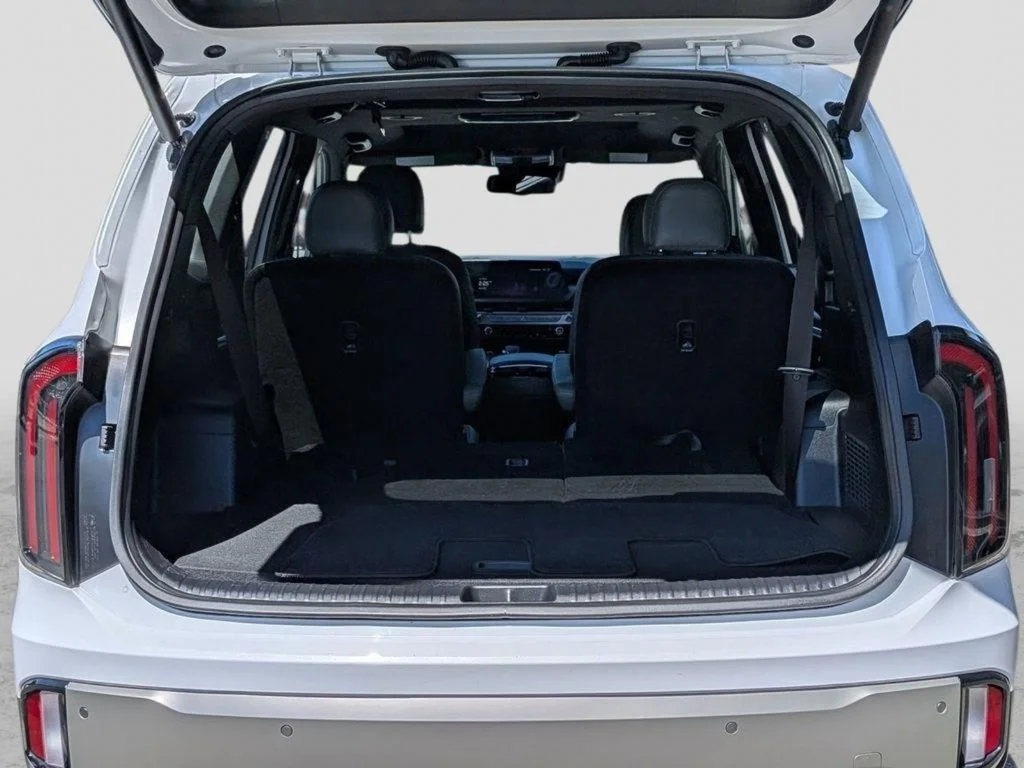 Used 2023 White Kia EX X-Line image 8