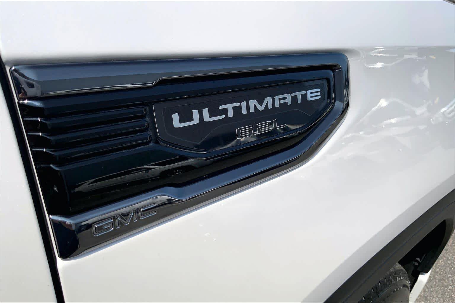 Used 2025 White Frost Tricoat GMC Denali Ultimate image 10