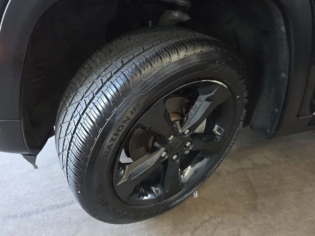 Used 2023 Diamond Black Jeep Altitude X image 30
