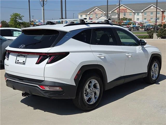 Used 2023 Serenity White Hyundai SEL Front-Wheel Drive image 4