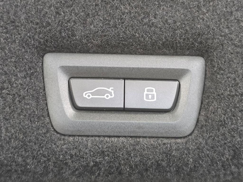 2026 BMW 7 Series 750e - Photo 23