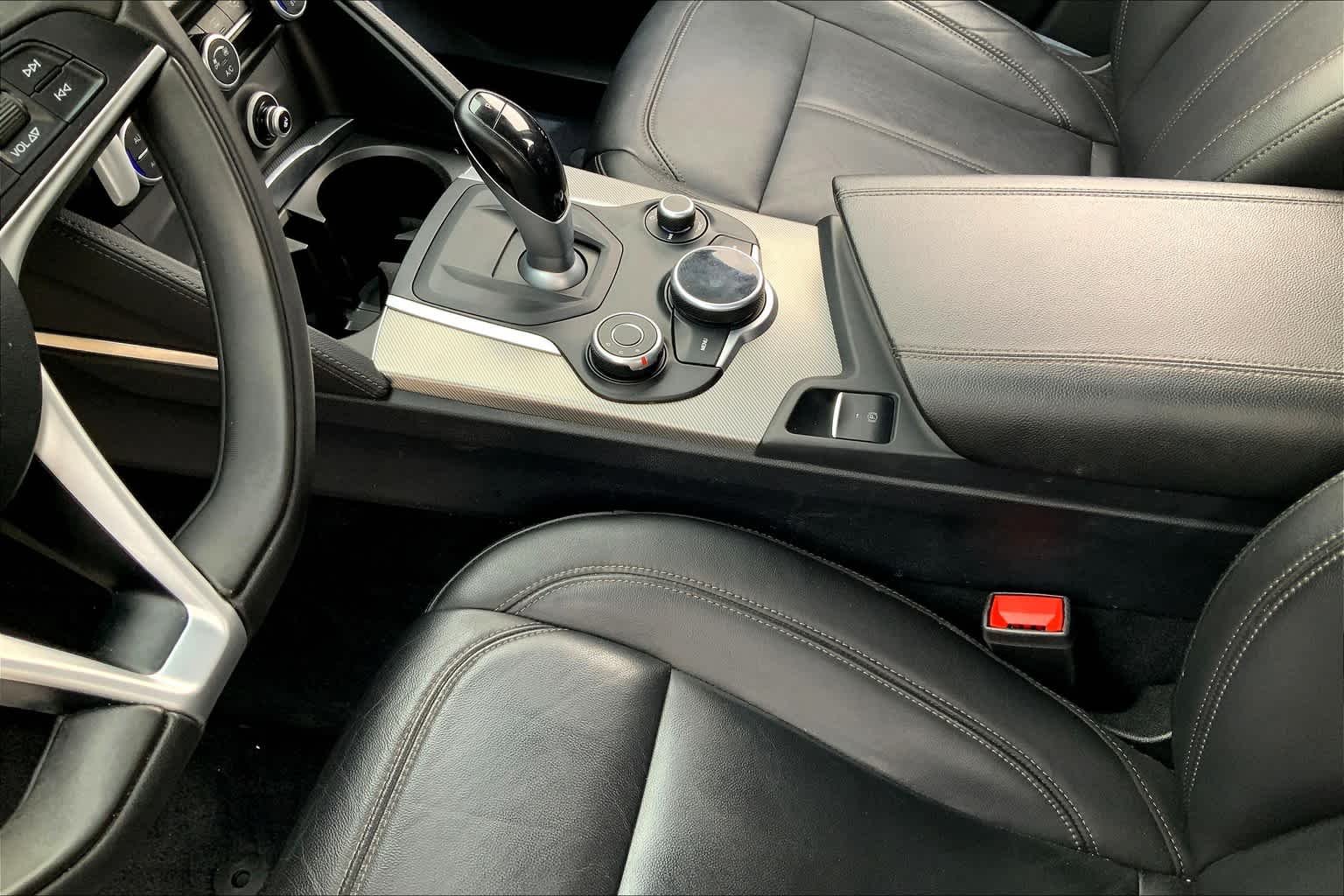 Used 2019 Imola Titanium Metallic Alfa Romeo Sport image 16