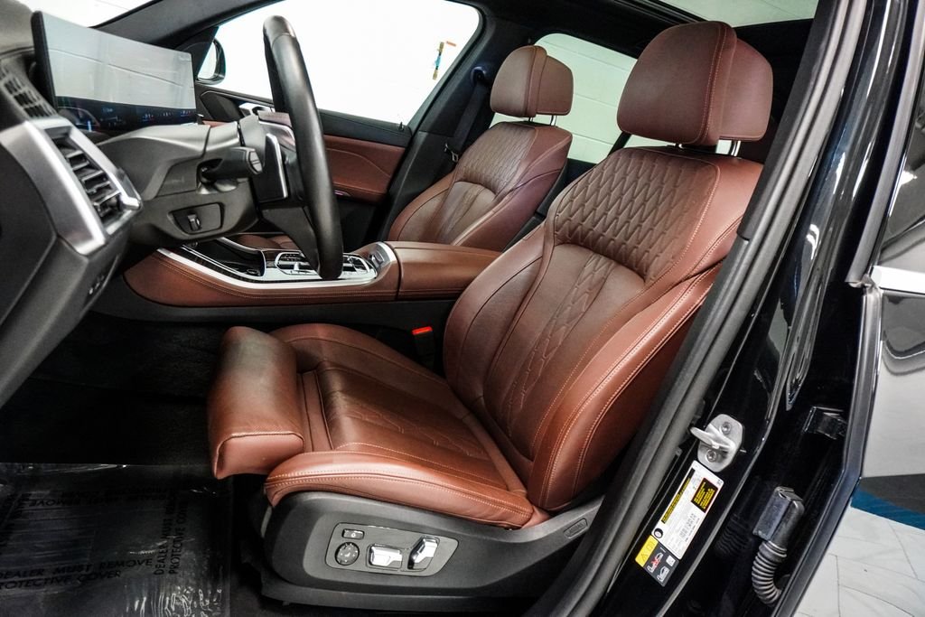 Used 2025 Black BMW xDrive50e image 6