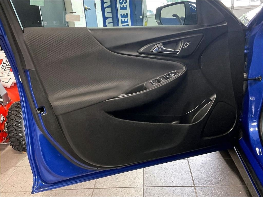 Used 2023 Blue Chevrolet LT image 9
