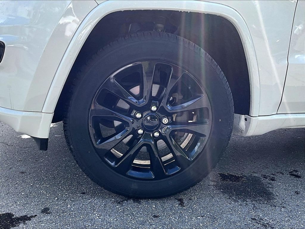 Used 2019 Bright White Clearcoat Jeep Altitude image 4