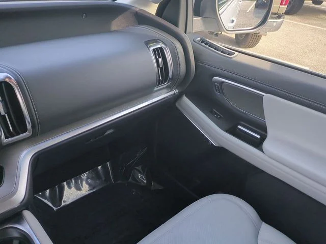 New 2026 Star White Metallic Tri-Coat Ford MAX Platinum® image 17