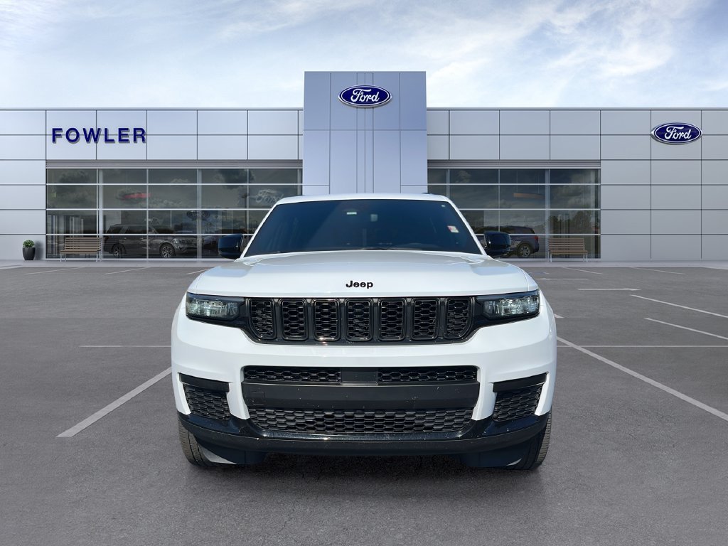 Used 2023 White Jeep Altitude image 3