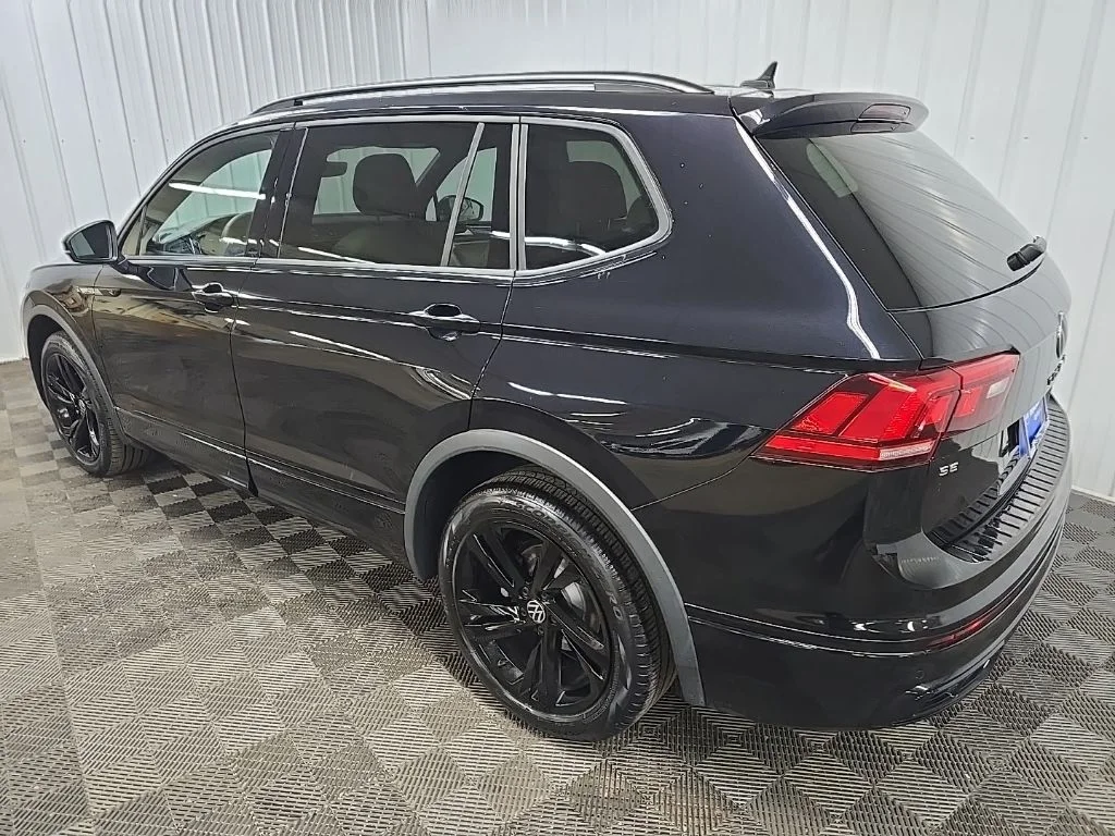 Used 2023 Black Volkswagen 2.0T SE R-Line Black image 9