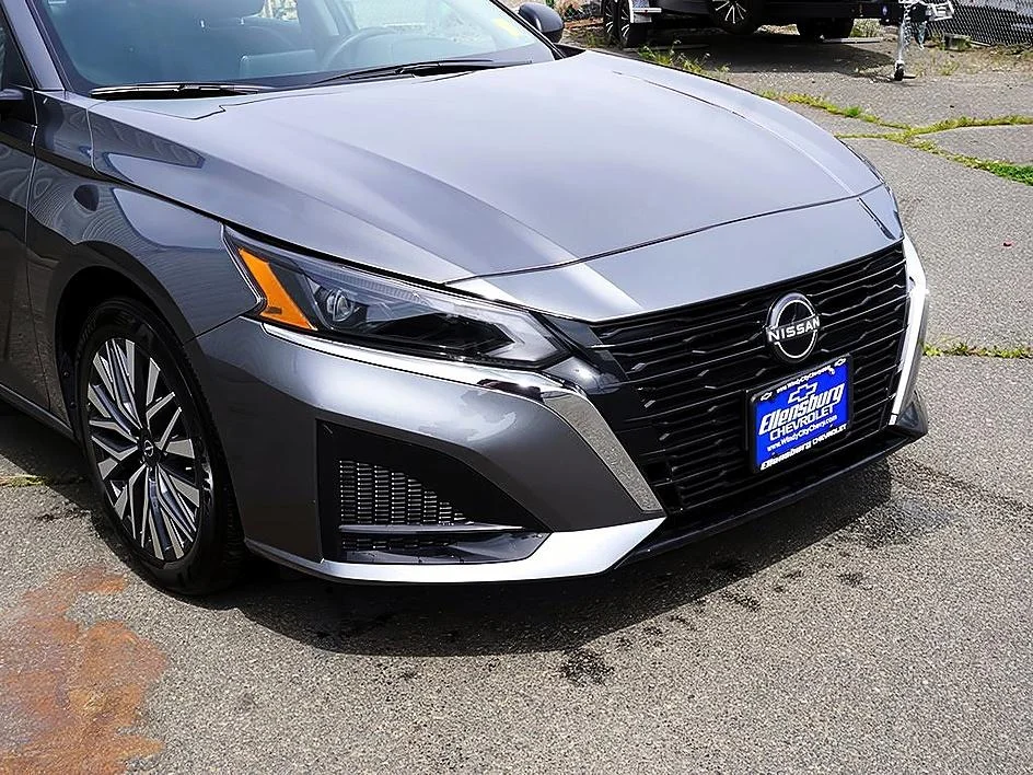 Used 2025 Gun Metallic Nissan SV image 10