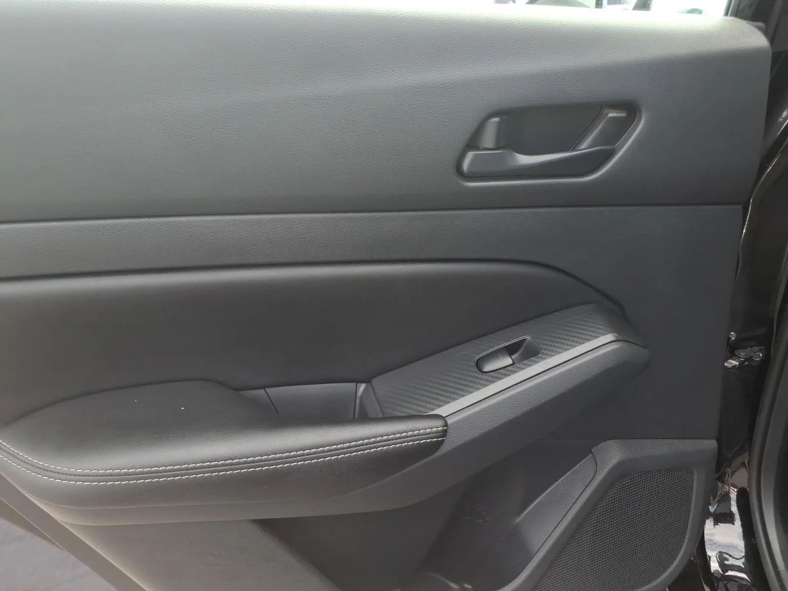Used 2025 Super Black Nissan SV image 9