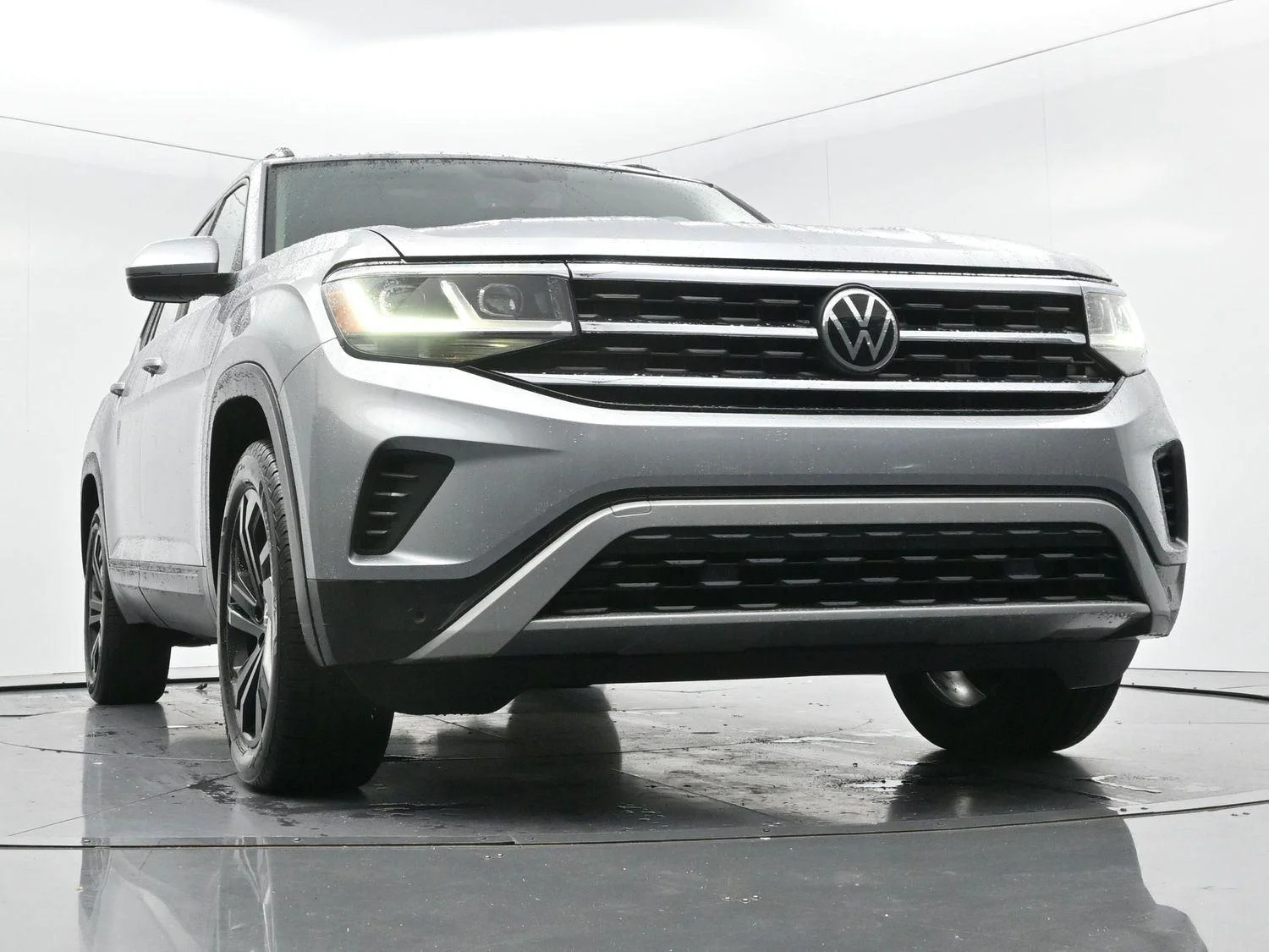 Used 2022 Pyrite Silver Metallic Volkswagen 2.0T SE w/Technology image 45