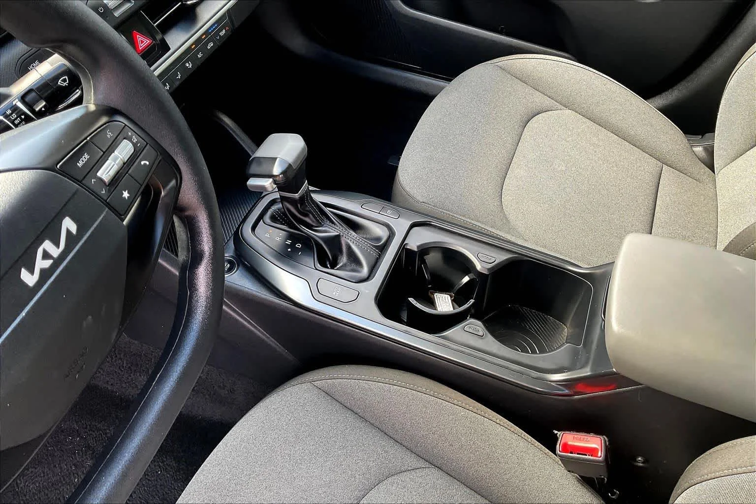 2025 Kia K4 LXS - Photo 16