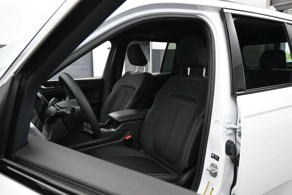 Used 2025 Bright White Clearcoat Jeep Laredo X image 10
