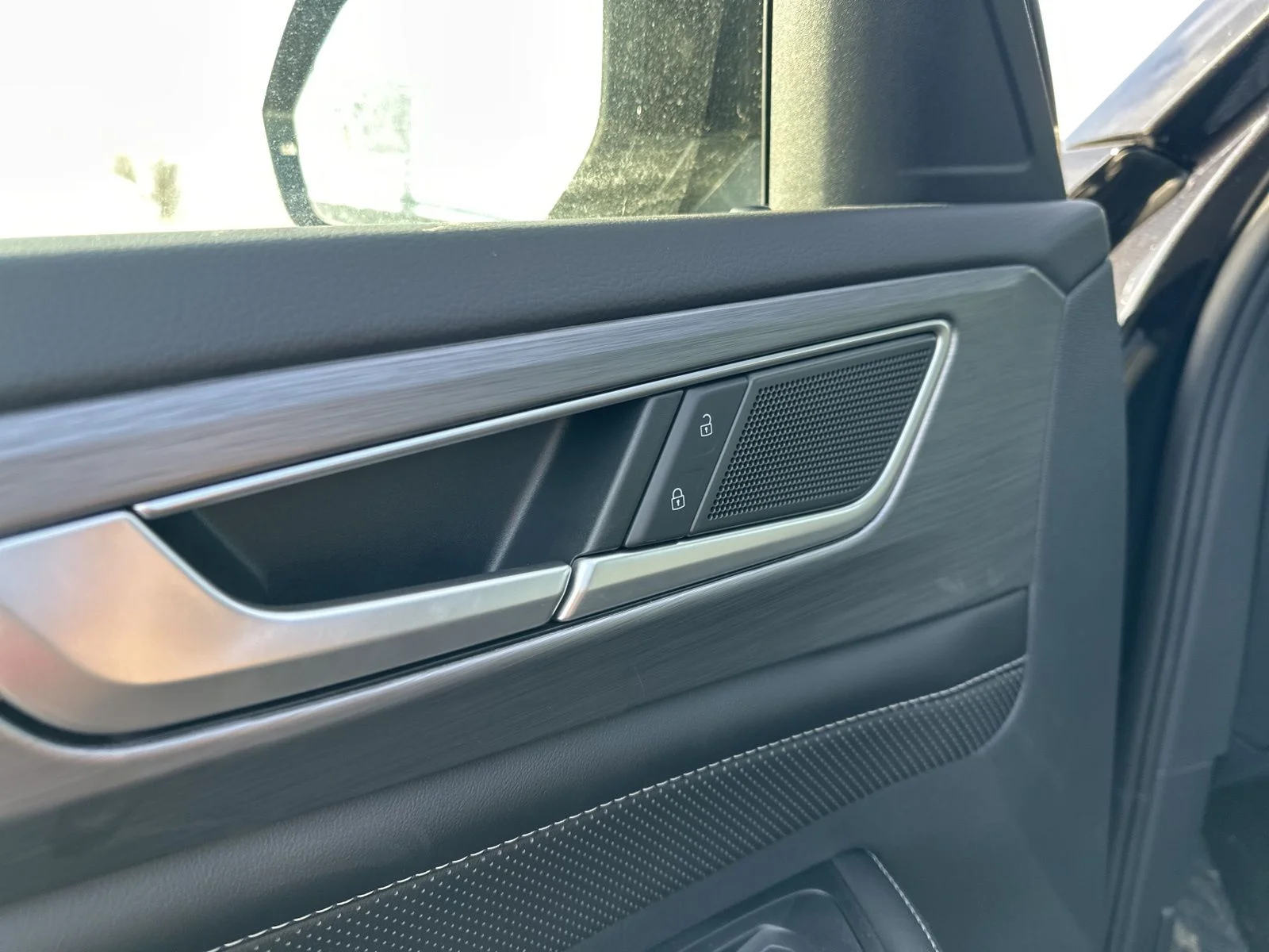 New 2026 Black Volkswagen 2.0T SE w/Technology image 16
