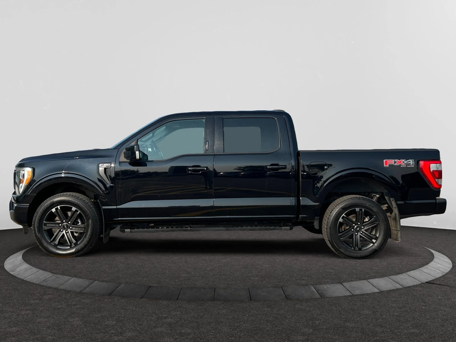 Used 2021 BLACK Ford LARIAT SuperCrew image 2