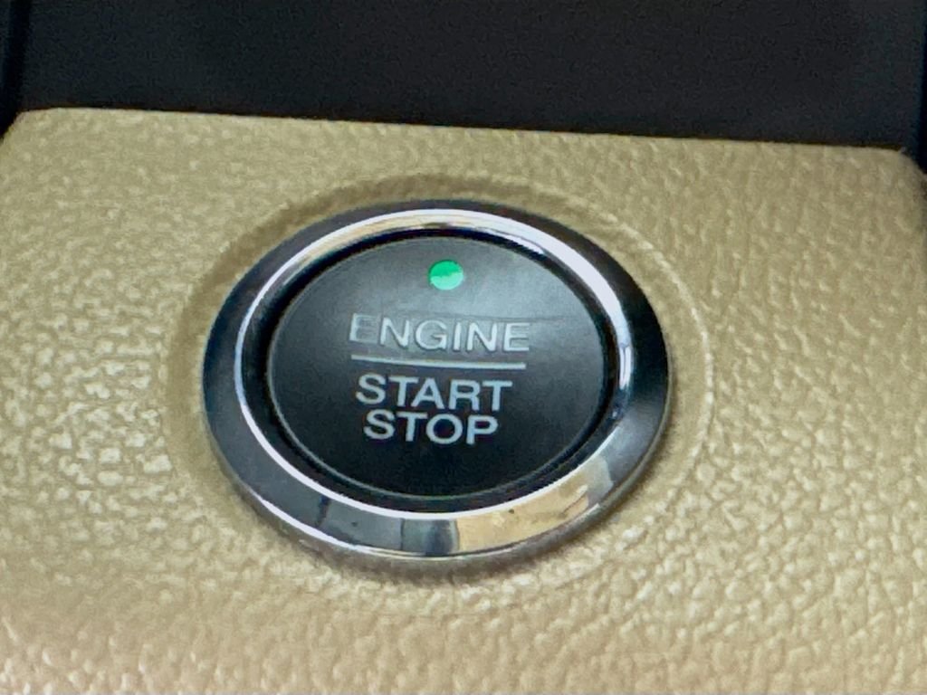 Used 2017 Oxford White Ford Lariat image 21