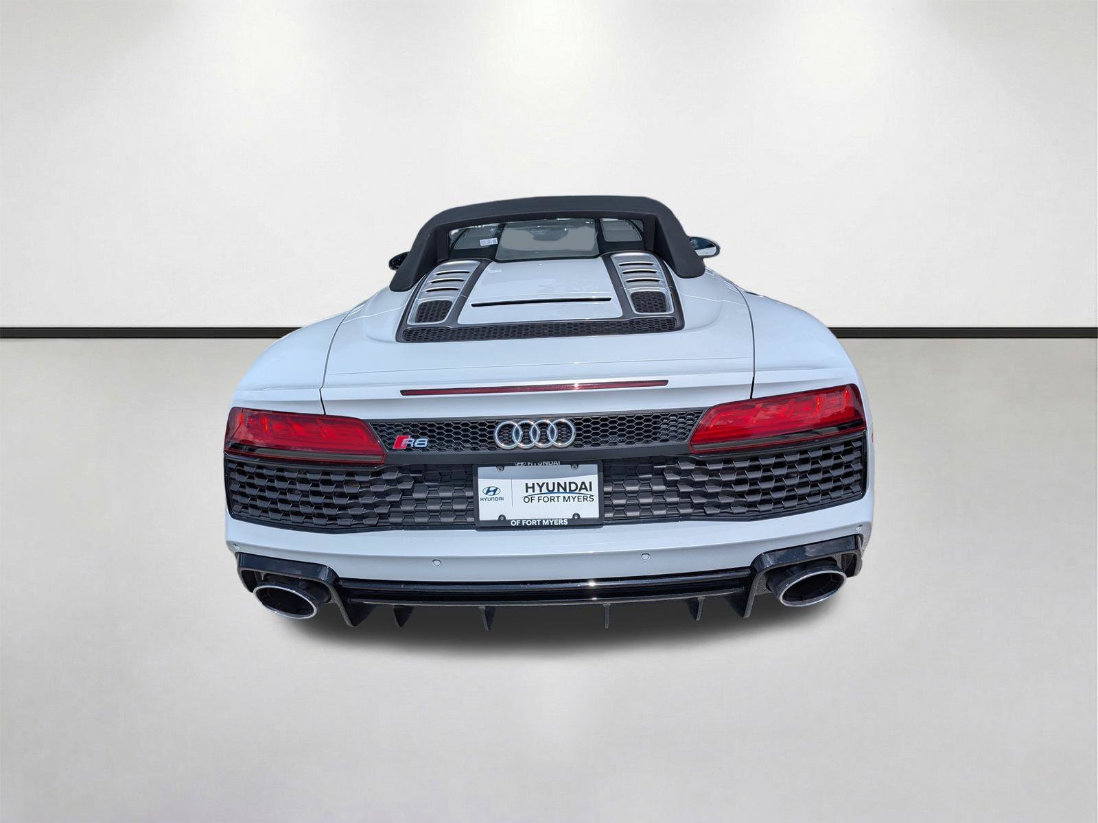 Used 2023 Suzuka Gray Metallic Audi V10 performance image 7