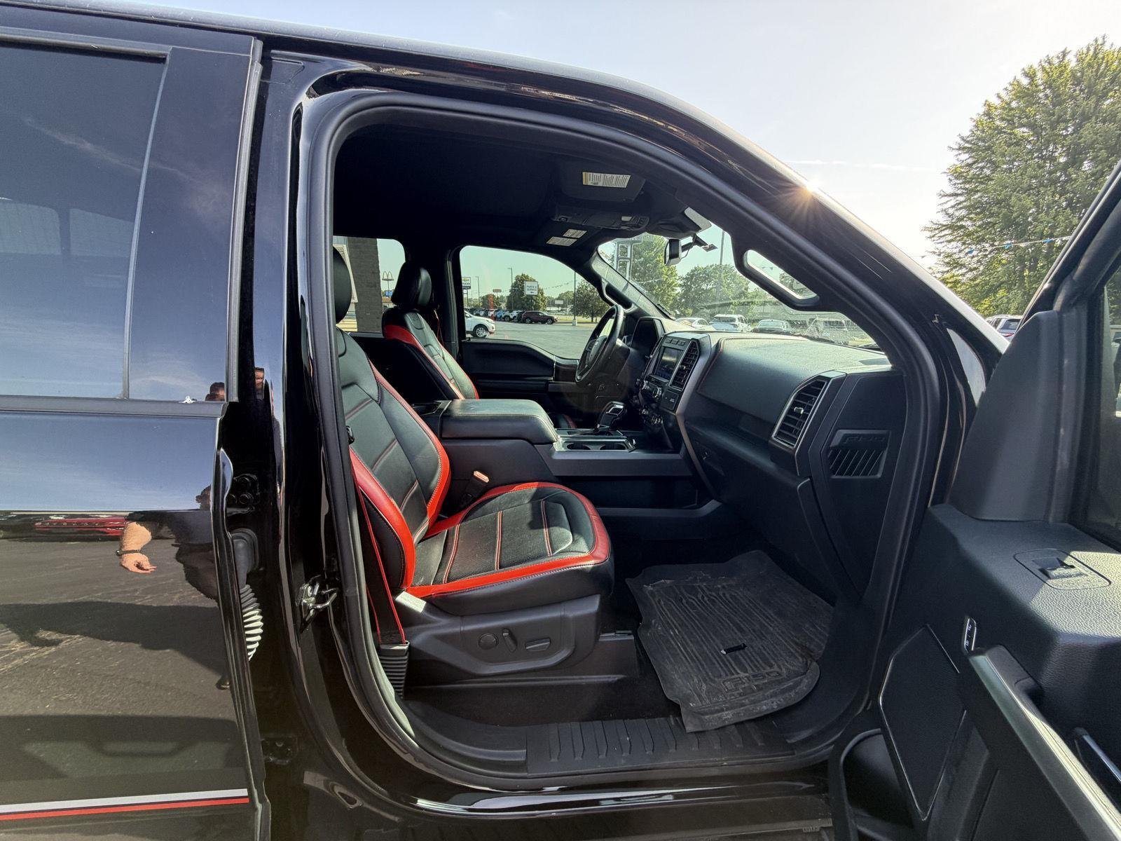 Used 2020 Agate Black Metallic Ford LARIAT image 15