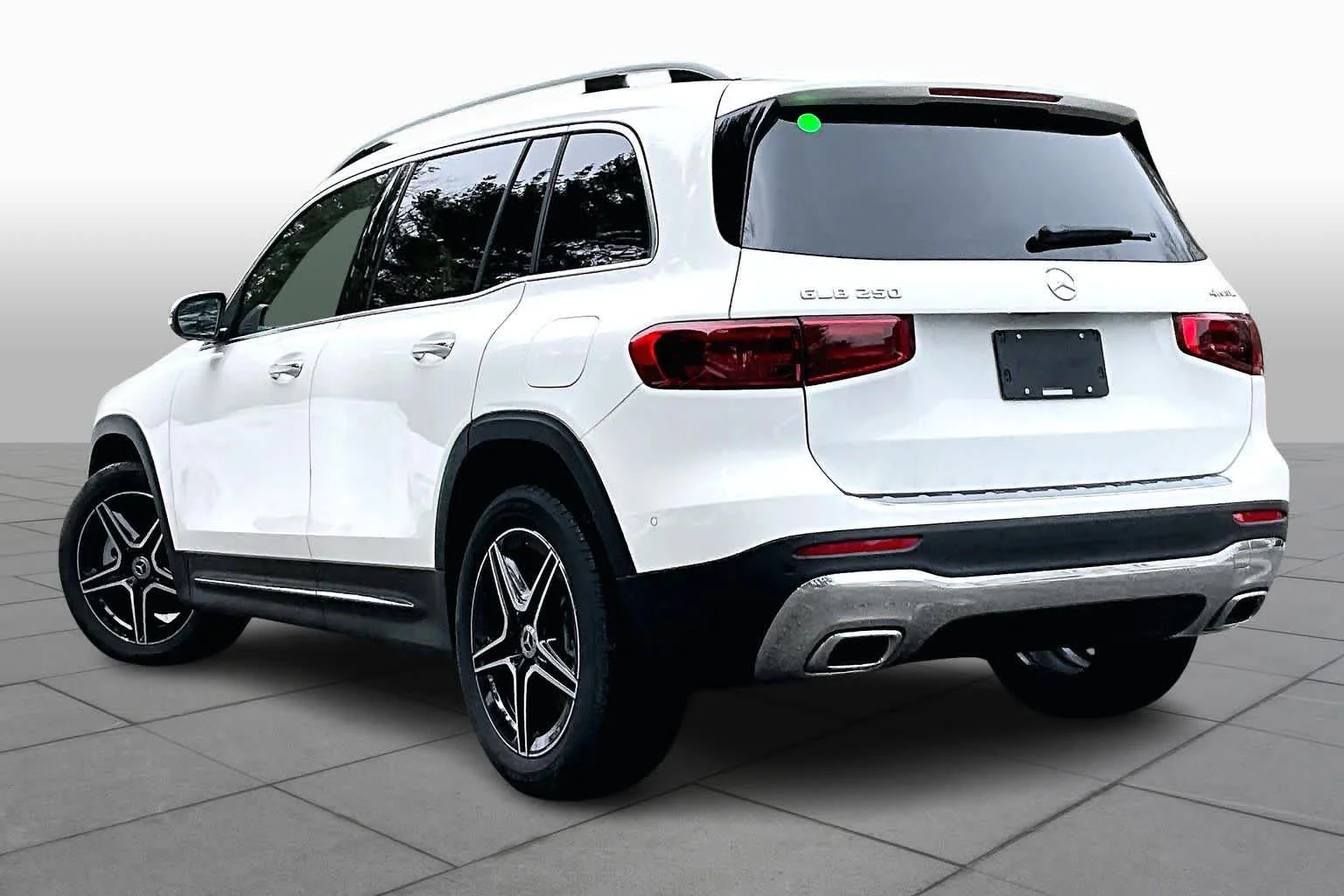 New 2026 Polar White Mercedes-Benz GLB 250 image 4