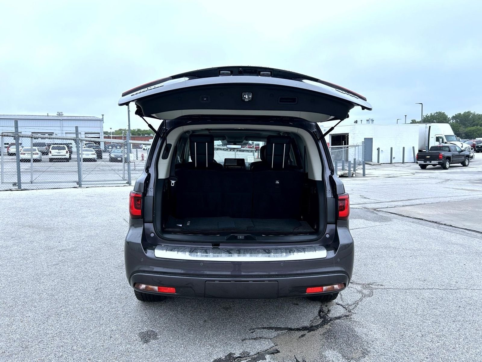 Used 2023 Gray INFINITI LUXE image 23