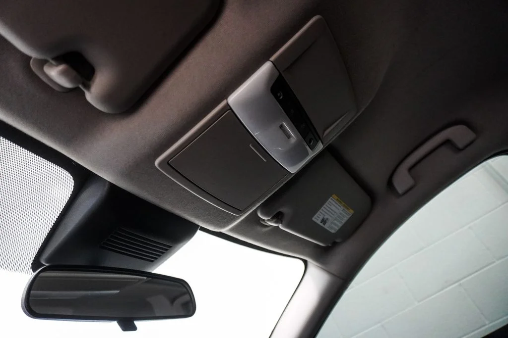 Used 2022 White Nissan SR image 21