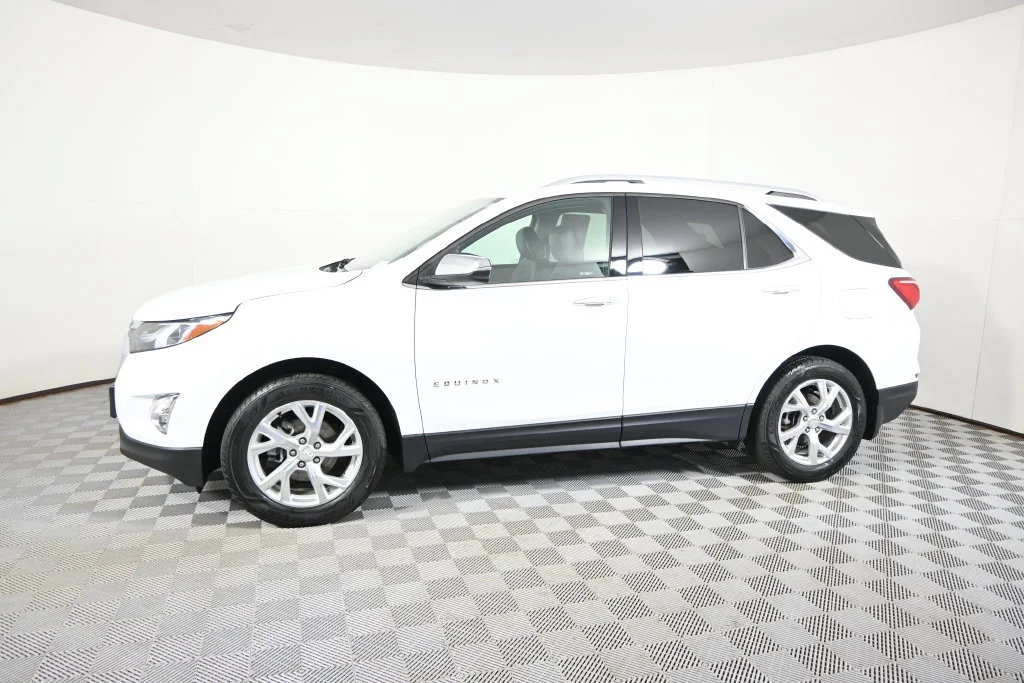 Used 2018 Chevrolet Equinox Premier with VIN 3GNAXMEV9JS519402 for sale in Forest Lake, Minnesota