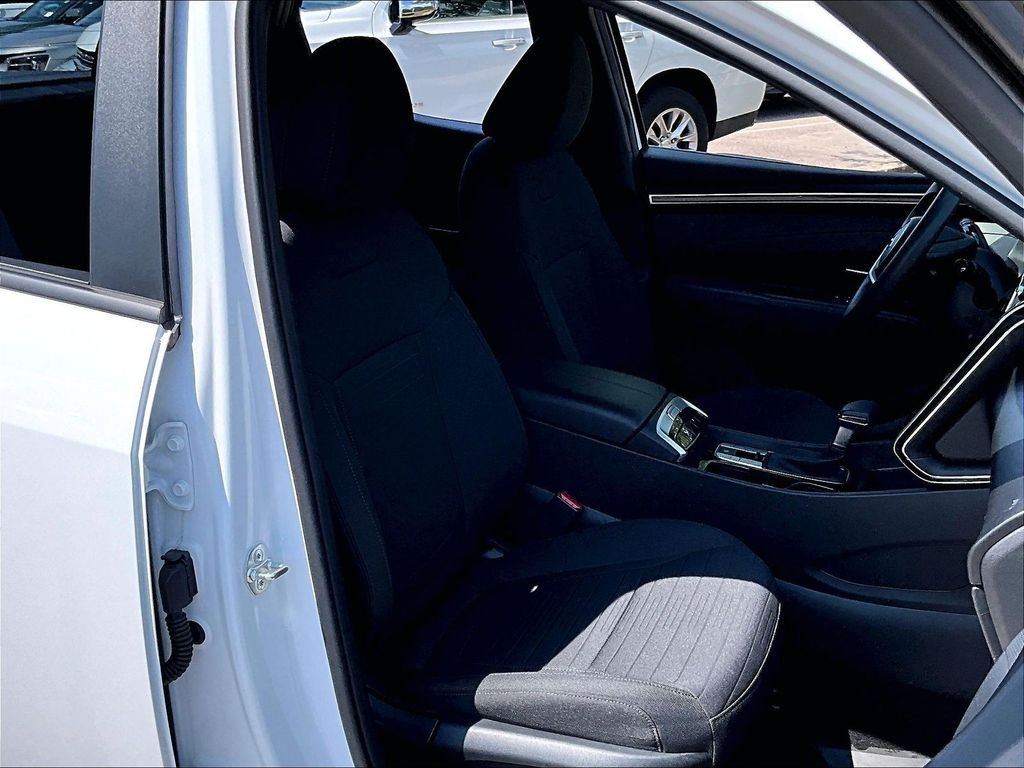 Used 2024 White Hyundai SEL image 11