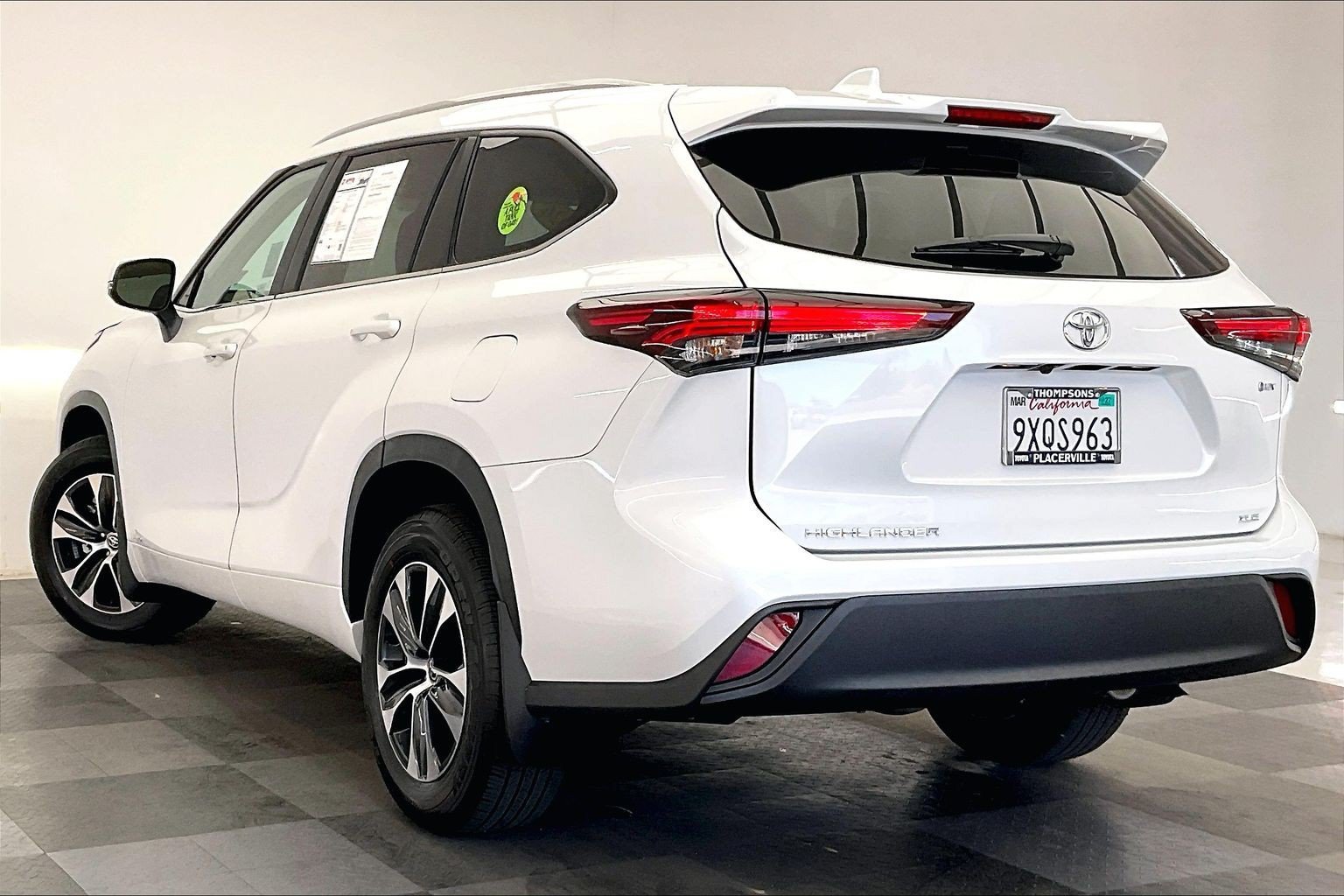 Used 2026 Wind Chill Pearl Toyota XLE image 10