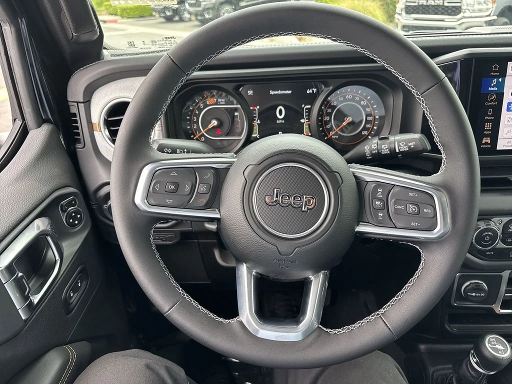 2025 Jeep Wrangler 4-Door Sahara - Photo 28