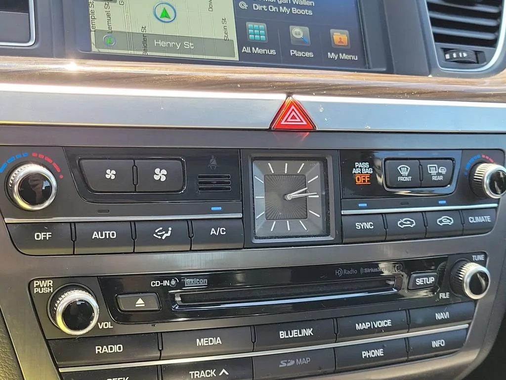 Used 2015 Black Hyundai 3.8 image 25